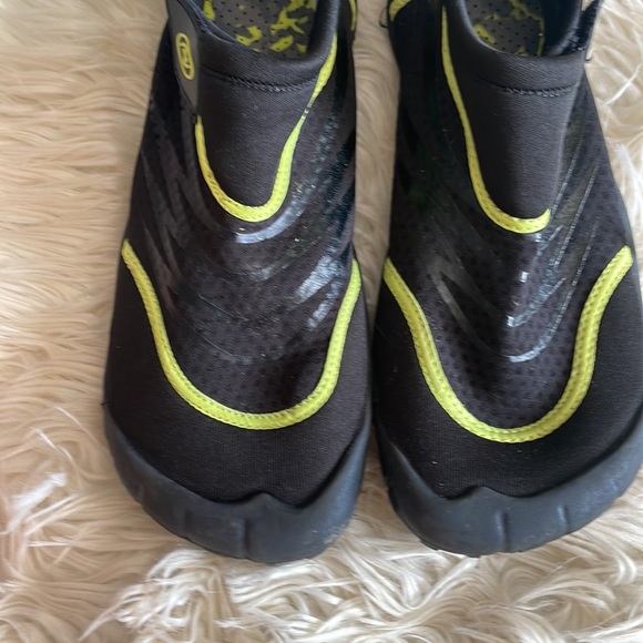 Slip grip black green slip on water lake waterfall pool shoes wide toes 11-12 - Picture 16 of 17